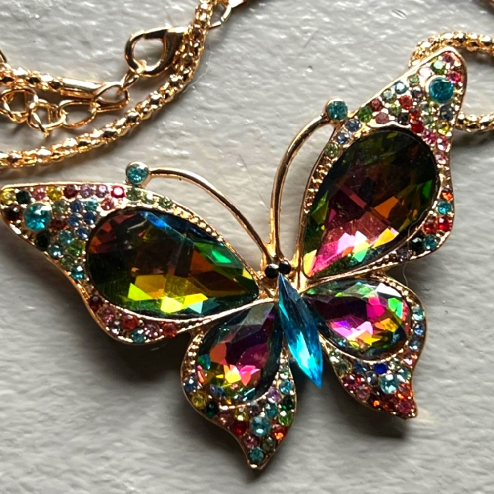BUTTERFLY IN FLIGHT PENDANT 3 IN RAINBOW MYSTIC TOPAZ/ AURORA BOREALIS